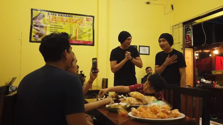 momen pertemuan anji dengan kembaran © YouTube