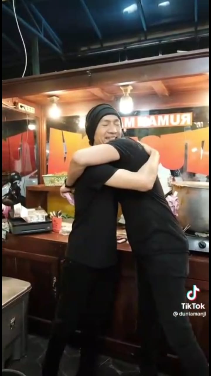 momen pertemuan anji dengan kembaran © YouTube