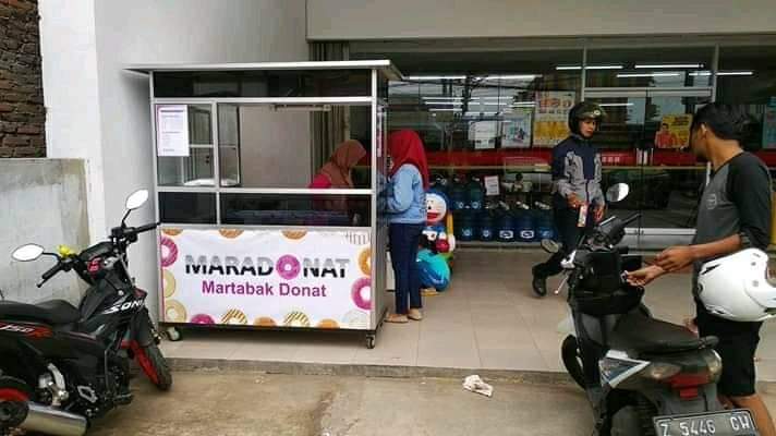 spanduk jualan nyeleneh © berbagai sumber