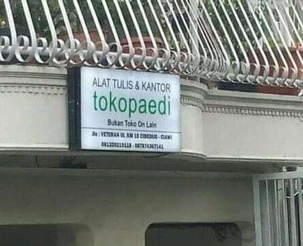 spanduk jualan nyeleneh © berbagai sumber