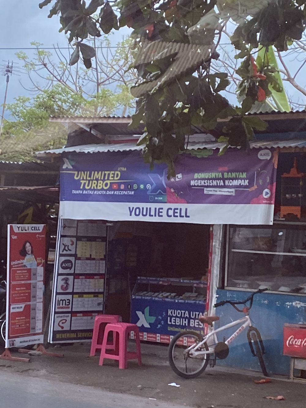 spanduk jualan nyeleneh © berbagai sumber