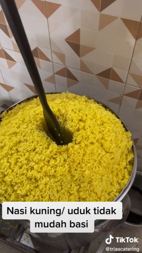 Trik memasak nasi kuning supaya lebih awet dan tak cepat basi