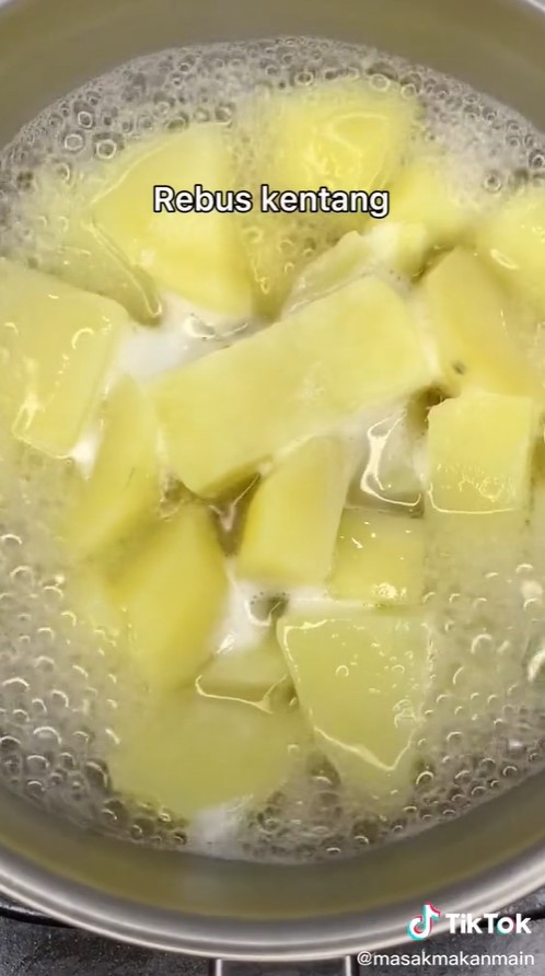 7 Cara membuat potato cubes kopong dan renyah, dijamin bikin nagih