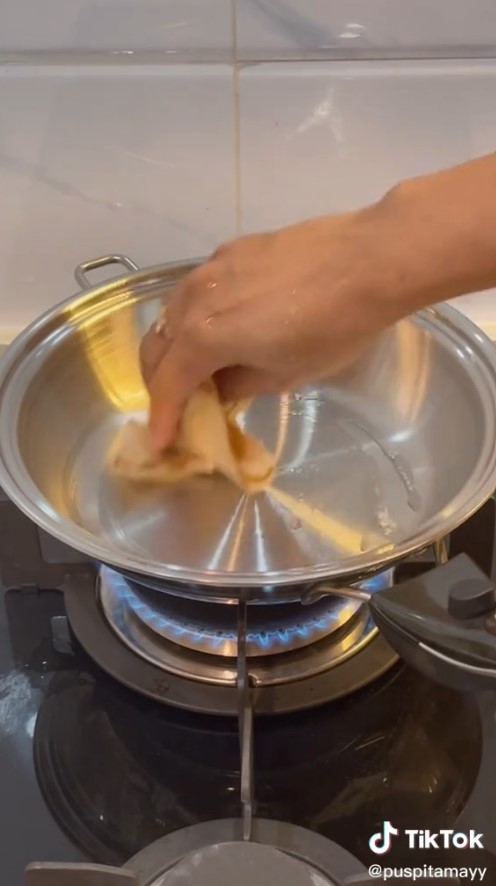 Trik masak di wajan stainless steel agar tidak lengket dan berkerak