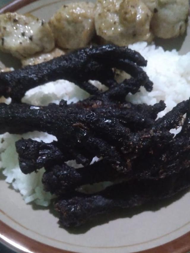 potret ayam goreng nyeleneh © berbagai sumber