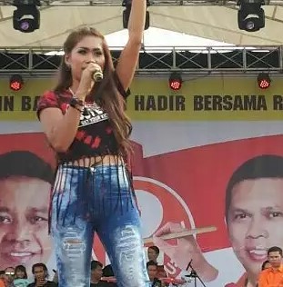 jebolan ajang dangdut saat manggung © berbagai sumber