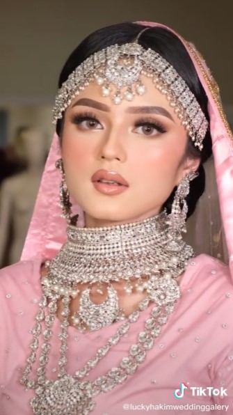 wanita dirias mirip Preity Zinta © TikTok wanita dirias mirip Preity Zinta © TikTok