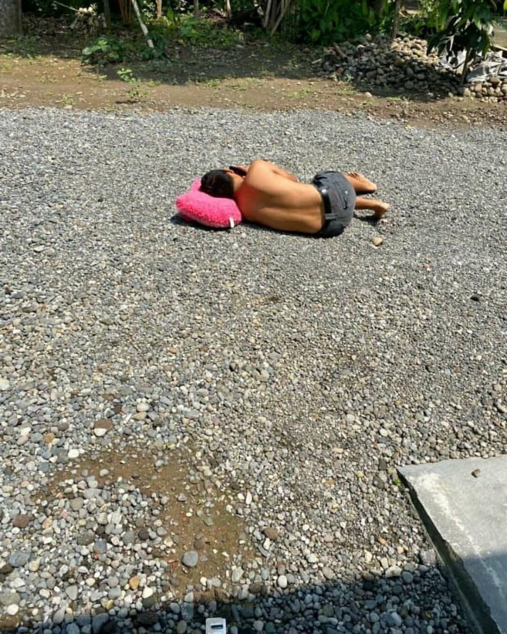 Potret kocak orang tidur di tempat nggak biasa Berbagai sumber Potret kocak orang tidur di tempat nggak biasa Berbagai sumber