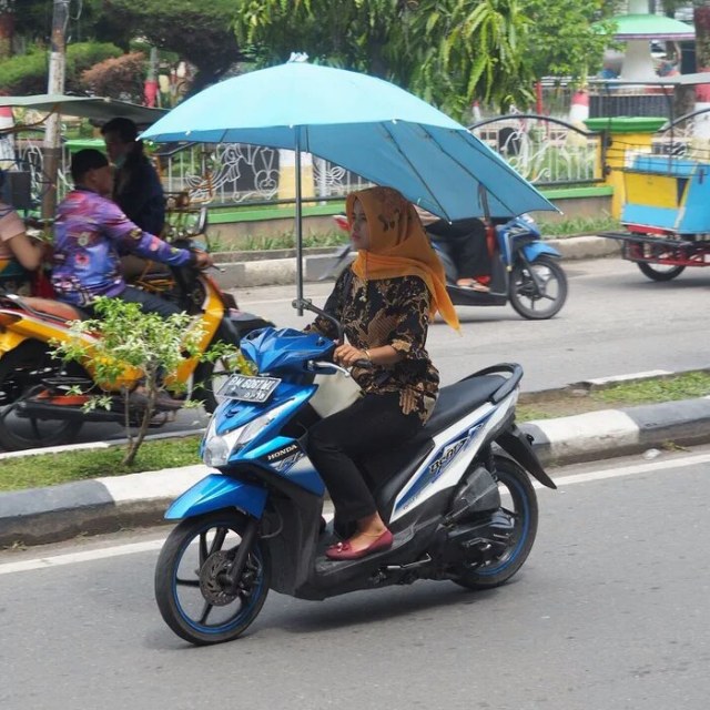 ide nyeleneh pengendara motor © berbagai sumber