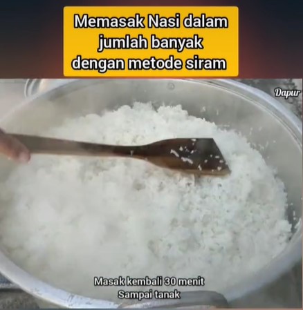 Cara menanak nasi porsi besar pakai metode siram, lebih cepat matang