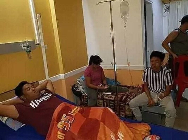 Potret nyeleneh jenguk teman Berbagai sumber