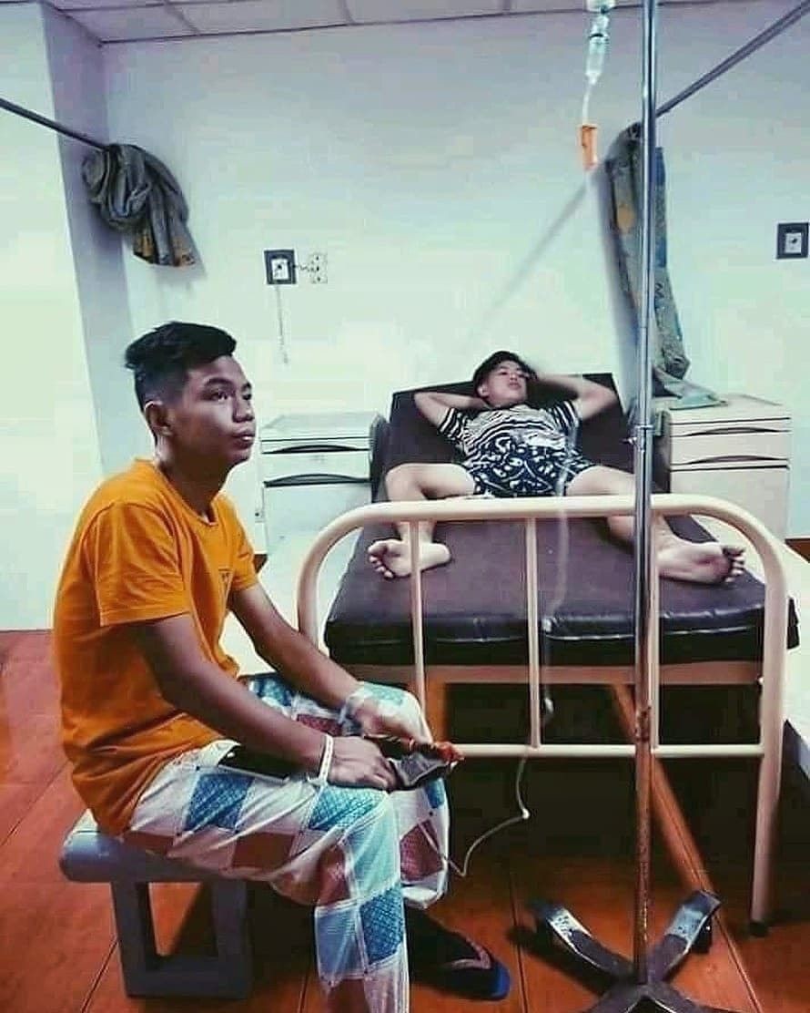 Potret nyeleneh jenguk teman Berbagai sumber