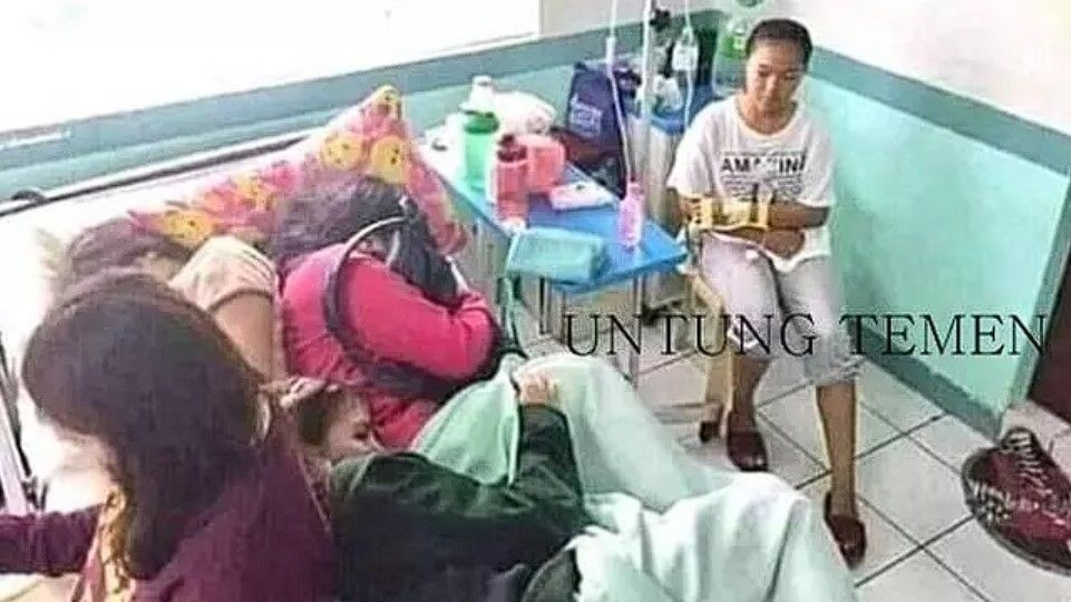 Potret nyeleneh jenguk teman Berbagai sumber