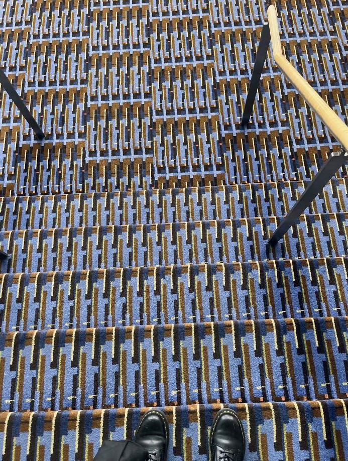 11 Potret tangga nyeleneh ini bikin mikir dua kali buat lewat Berbagai sumber