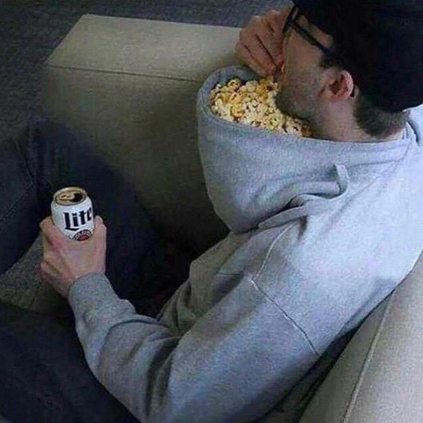 orang makan dengan cara nyeleneh © 2022 Instagram 