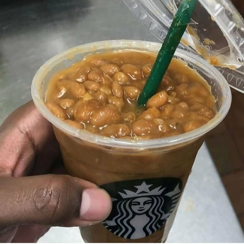 orang makan dengan cara nyeleneh © 2022 Instagram 