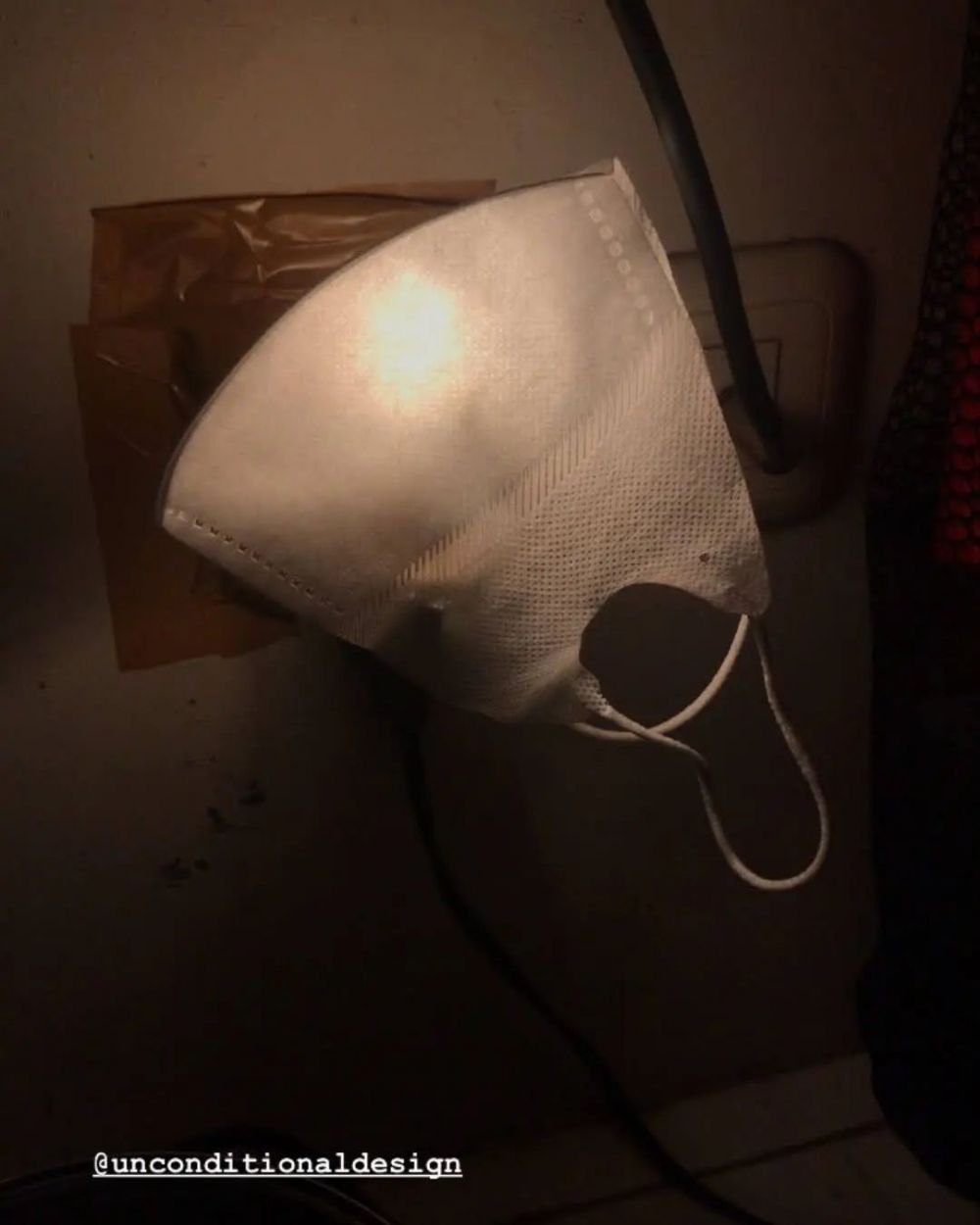 11 Potret nyeleneh lampu tidur ini bentuknya bikin garuk kepala