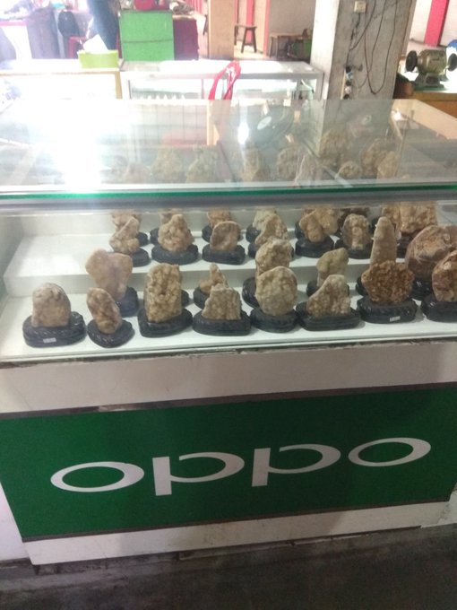 buka warung tapi dagangannya bingungin © berbagai sumber