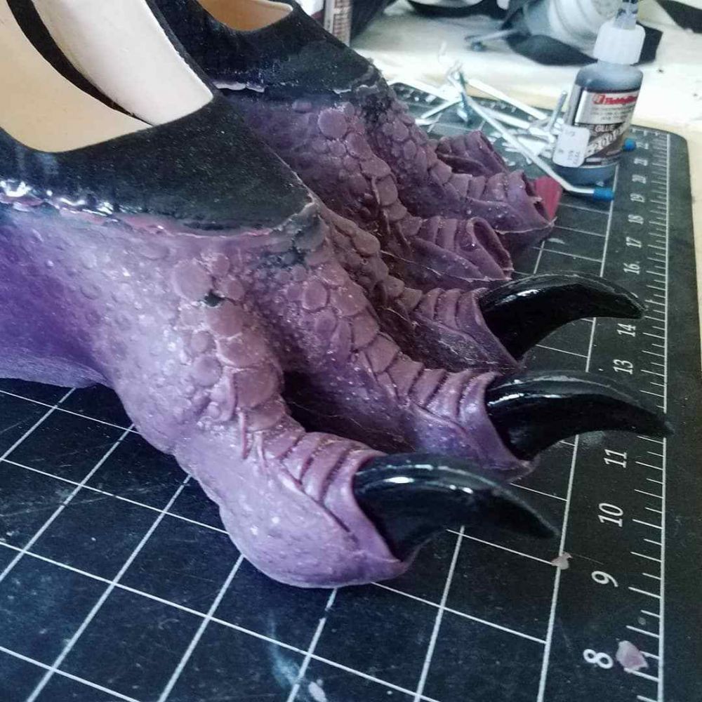 11 Desain nyeleneh sepatu mirip kaki hewan Instagram