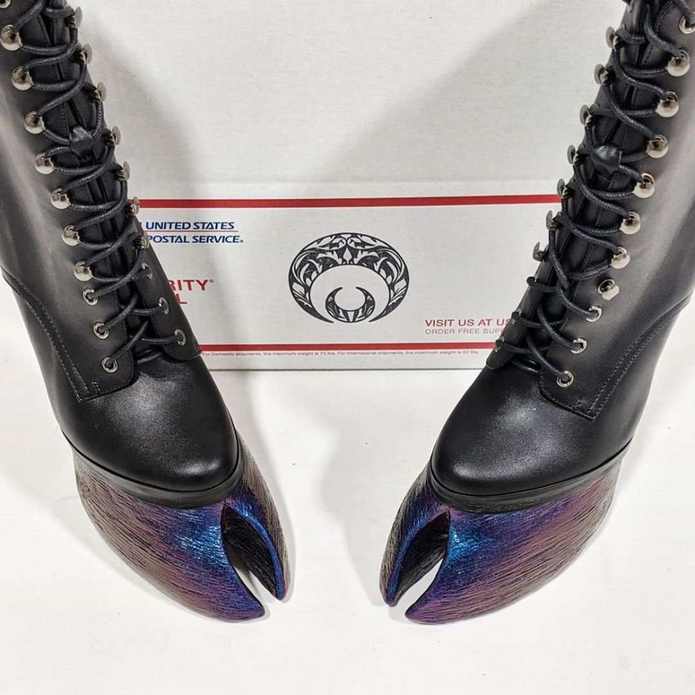 11 Desain nyeleneh sepatu mirip kaki hewan Instagram