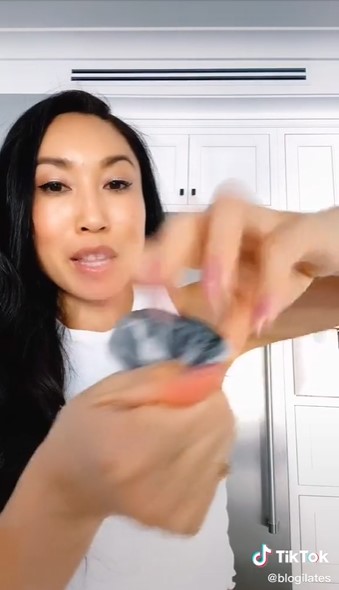 Trik mencegah alpukat berubah warna usai dipotong, cuma pakai 1 bahan