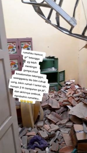 Rumah wanita ini kerobohan bangunan tetangga Berbagai sumber