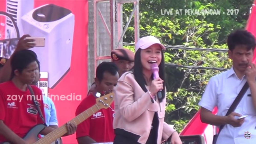 gaya manggung lesty kejora © berbagai sumber