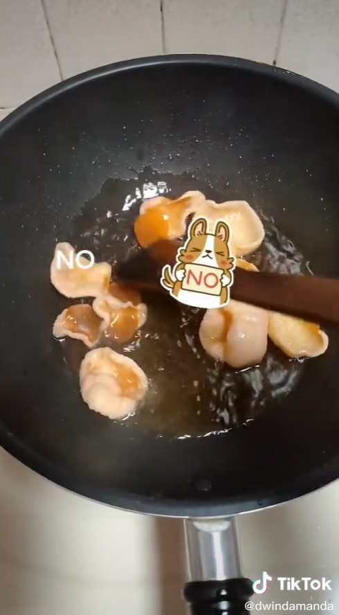 Wajib tahu, begini trik pakai minyak goreng supaya lebih irit