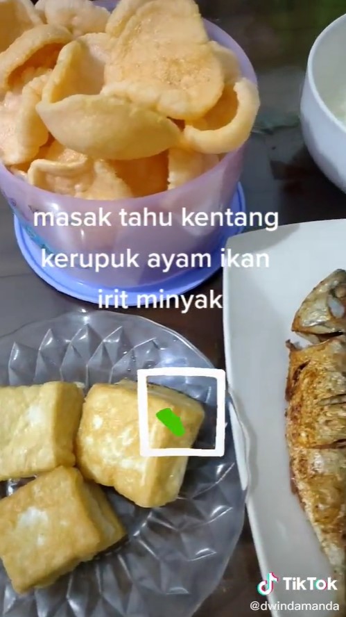 Wajib tahu, begini trik pakai minyak goreng supaya lebih irit