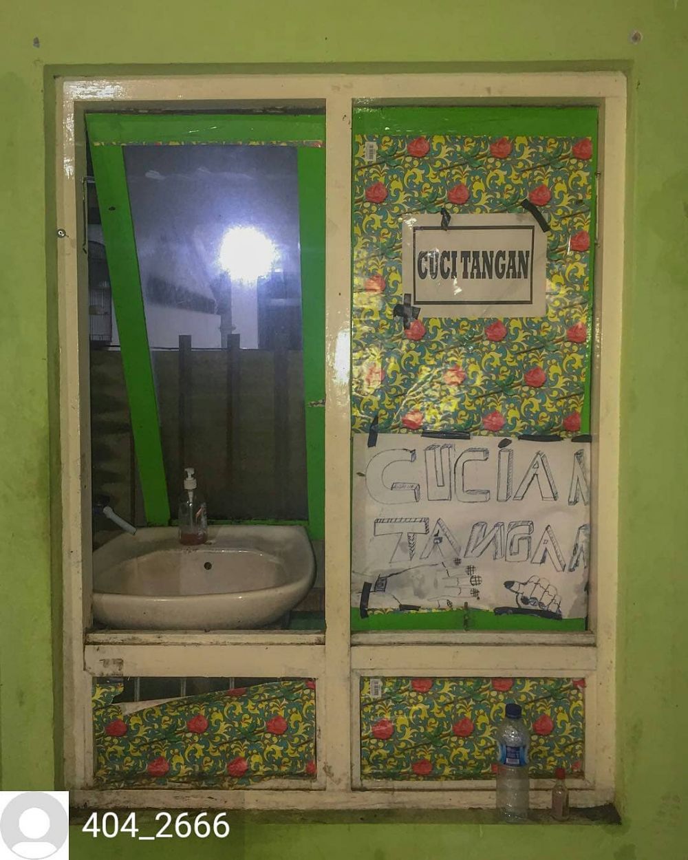 benda jadi ganjal jendela kocak © berbagai sumber