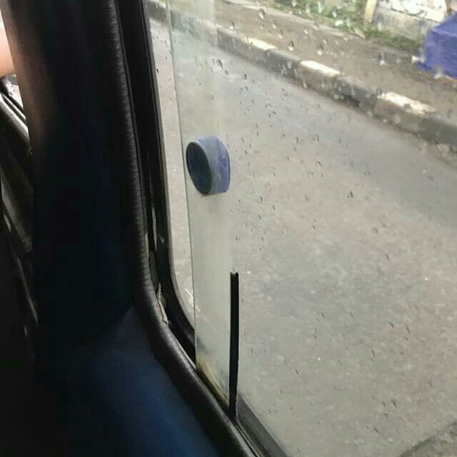 benda jadi ganjal jendela kocak © berbagai sumber