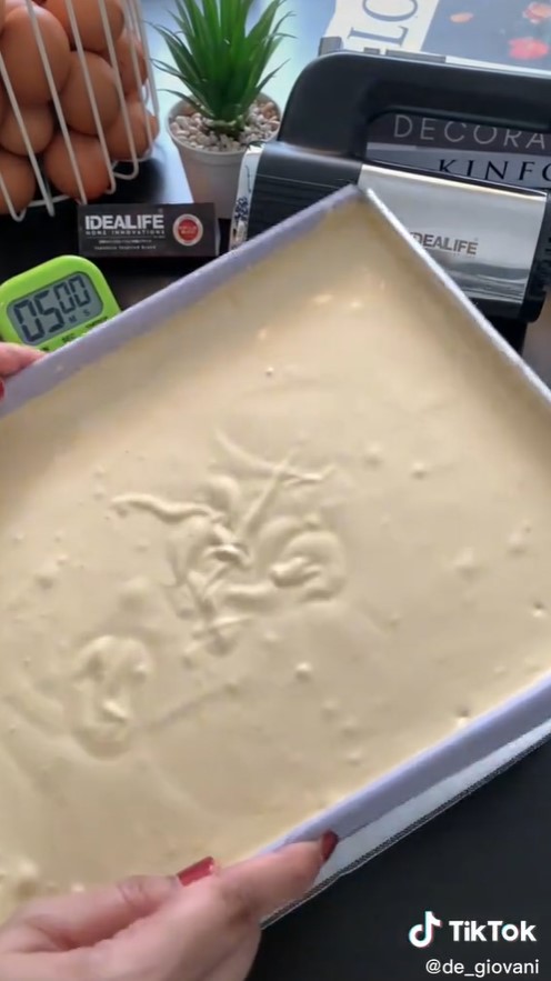 5 Trik agar motif bolu tidak tenggelam dan pecah saat dioven