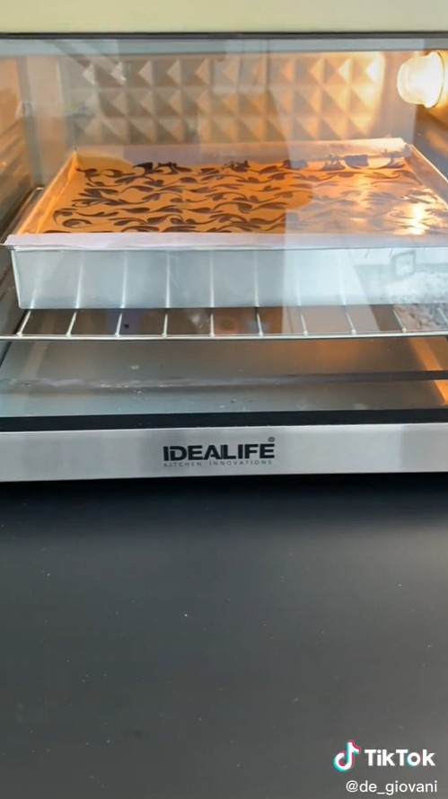 5 Trik agar motif bolu tidak tenggelam dan pecah saat dioven