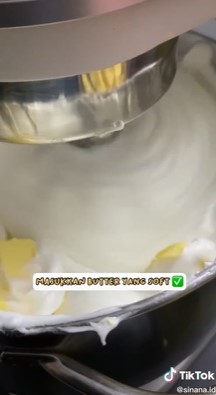 5 Trik mudah bikin buttercream lembut dan tidak berpori, antigagal