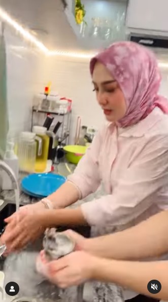 Tanpa alat, ini cara agar air cepat turun di wastafel mampet