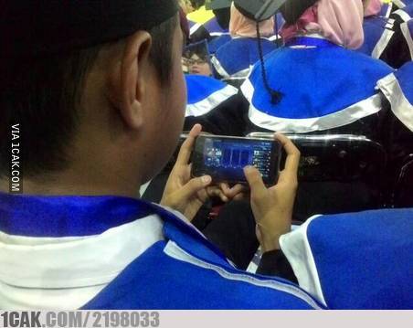 momen lucu pas wisuda © berbagai sumber momen lucu pas wisuda © berbagai sumber