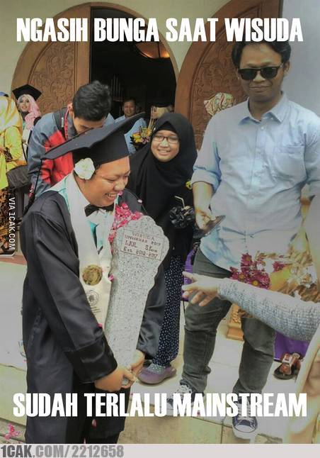 momen lucu pas wisuda © berbagai sumber momen lucu pas wisuda © berbagai sumber