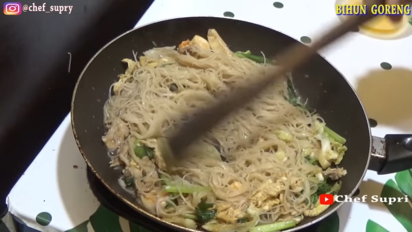 Trik masak bihun beras goreng agar tidak mudah patah dan menggumpal