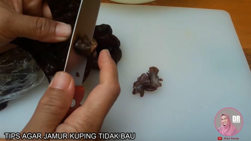 Cara praktis hilangkan aroma khas pada jamur kuping, antiribet