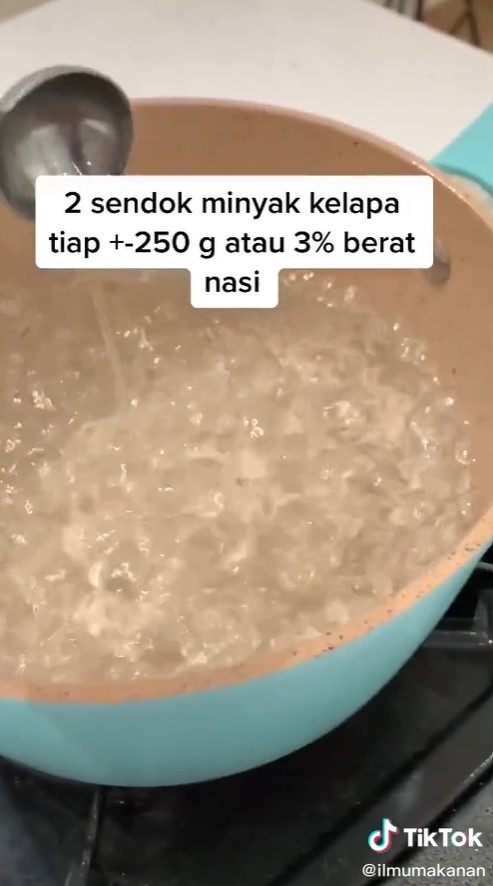 5 Cara masak nasi putih agar lebih rendah kalori, cocok buat diet