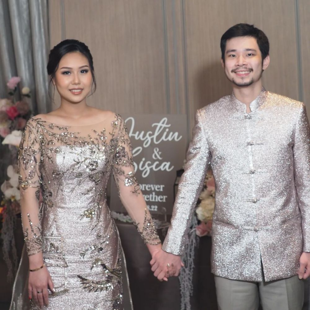 Sisca dan Jess lakukan tradisi Tingjing © 2022 Instagram Sisca dan Jess lakukan tradisi Tingjing © 2022 Instagram