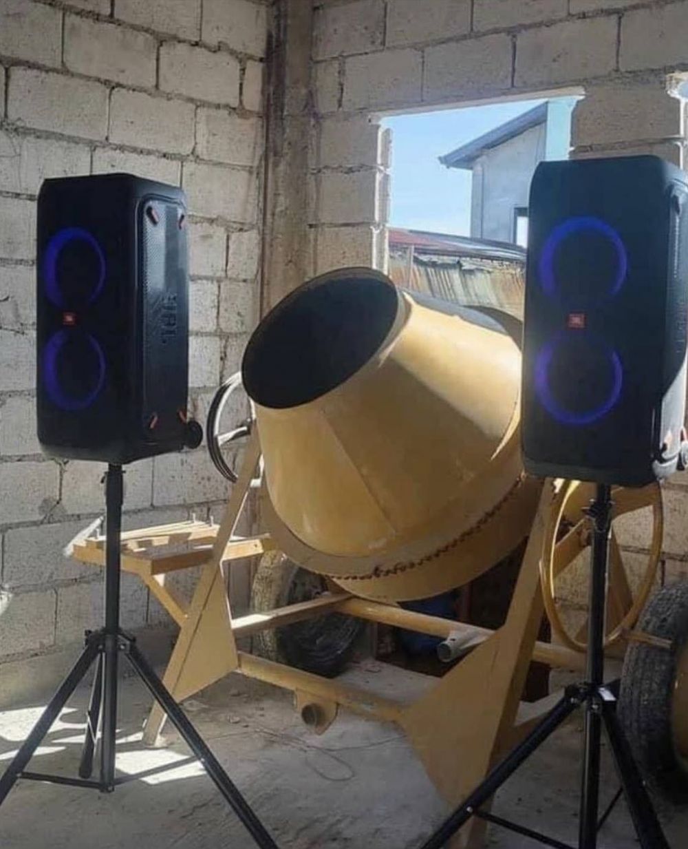 hiasan berukuran jumbo jadi lucu kelihatannya © berbagai sumber