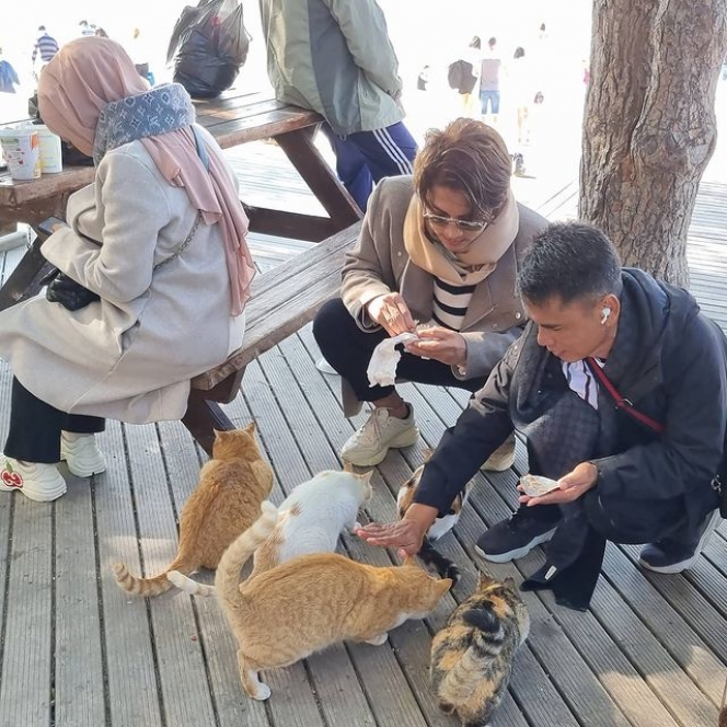 potret kedekatan Billar dan orang tua Lesty © Instagram