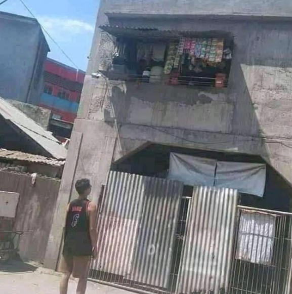 Potret warung di tempat nggak biasa © berbagai sumber