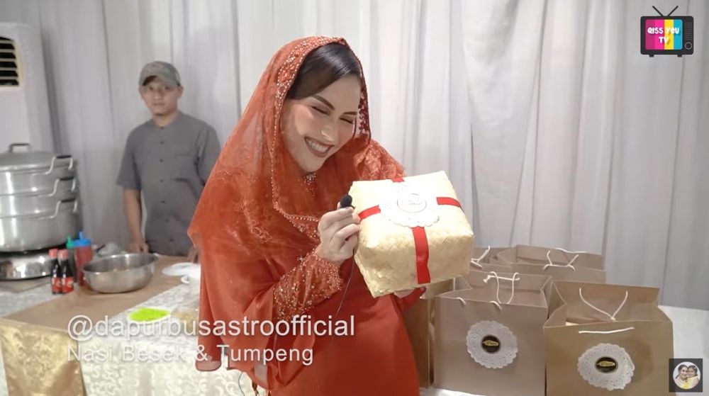 10 Hidangan tasyakuran tujuh bulanan Syifa adik Ayu Ting Ting, komplet