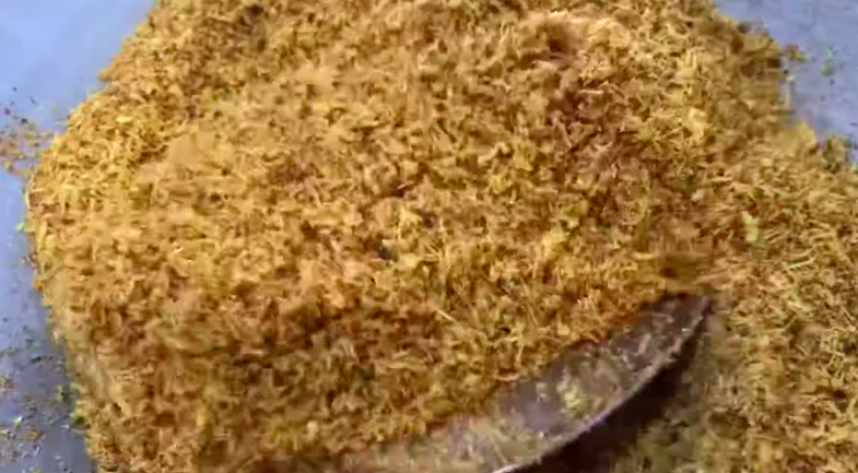 5 Cara bikin serundeng kelapa, renyah, gurih, dan awet sampai 3 bulan