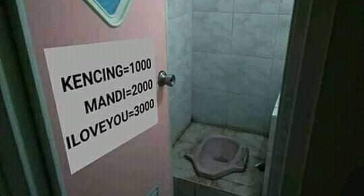 peraturan nyeleneh tarif di toilet © berbagai sumber