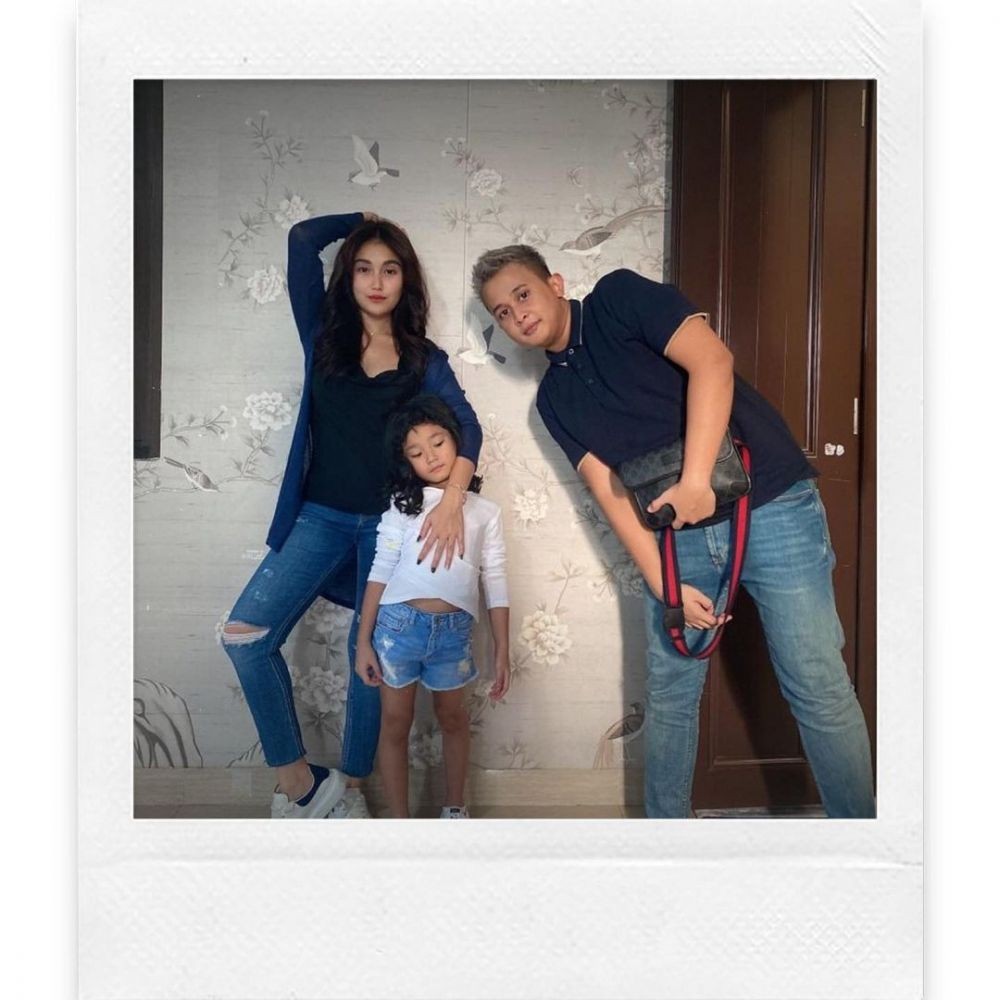kedekatan Ayu Ting Ting dan adik ipar © Instagram