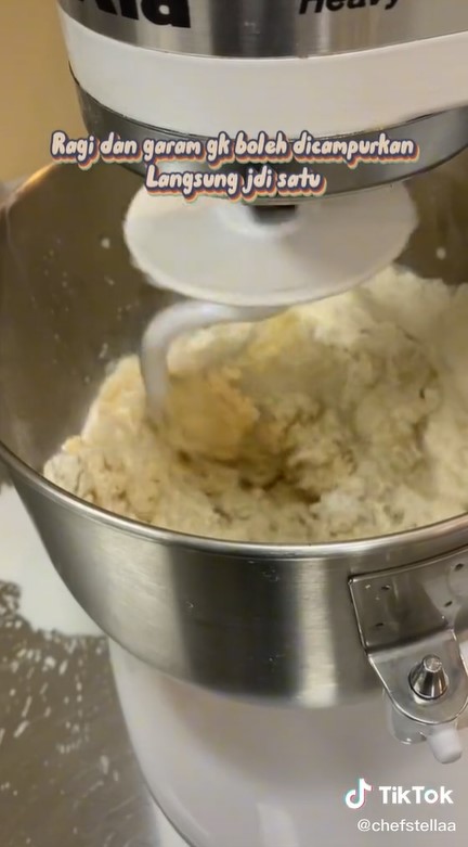 5 Trik membuat cinnamon roll mengembang sempurna dan antigagal