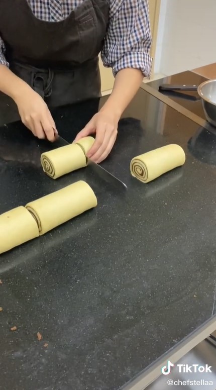 5 Trik membuat cinnamon roll mengembang sempurna dan antigagal
